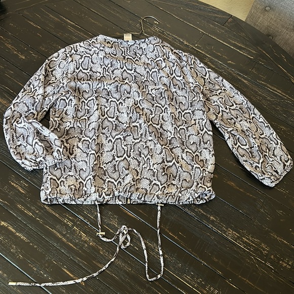 CACHE pant set size 0 top size 12 bottoms. - Picture 6 of 6